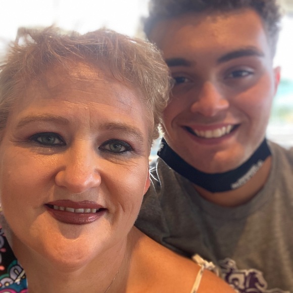 Meet your Posher, Esther - Picture 3 of 5